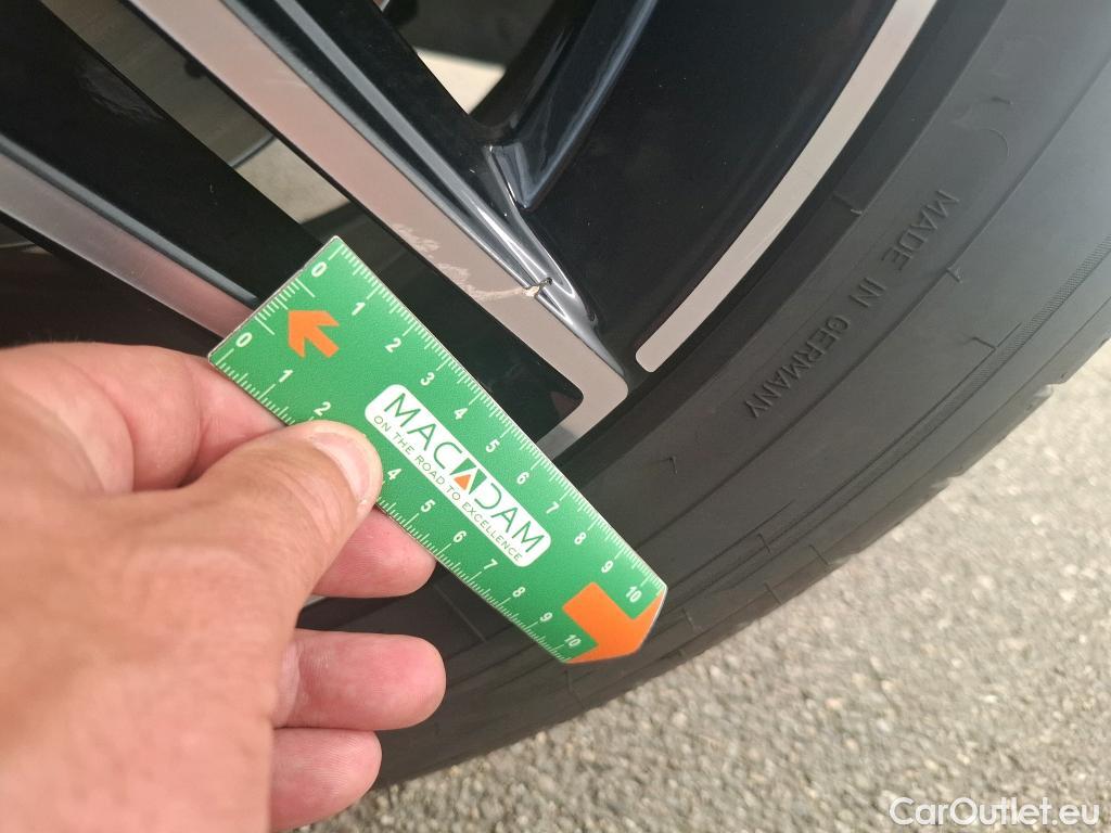  Mercedes  G-Klasee MERCEDES-BENZ GLC / 2019 / 5P / SUV 2.0 GLC 300 DE AMG LINE 4MATIC #12