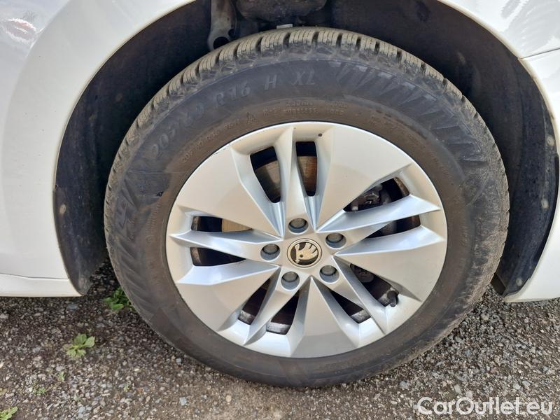  Skoda  Octavia  Lim. (NX3)(2020)  1.5TSI 110 Ambition 5d #11