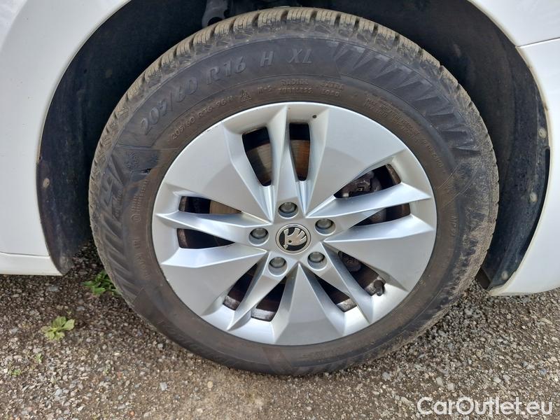  Skoda  Octavia  Lim. (NX3)(2020)  1.5TSI 110 Ambition 5d #13