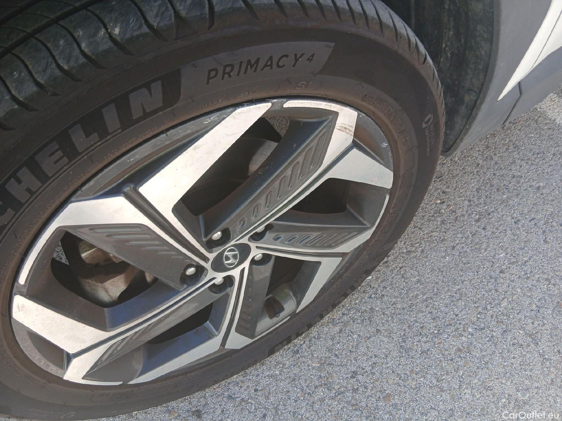  Hyundai  Tucson HYUNDAI  / 2020 / 5P / todoterreno 1.6 TGDI PHEV 195kW Tecno Sky Auto 4x4 #18