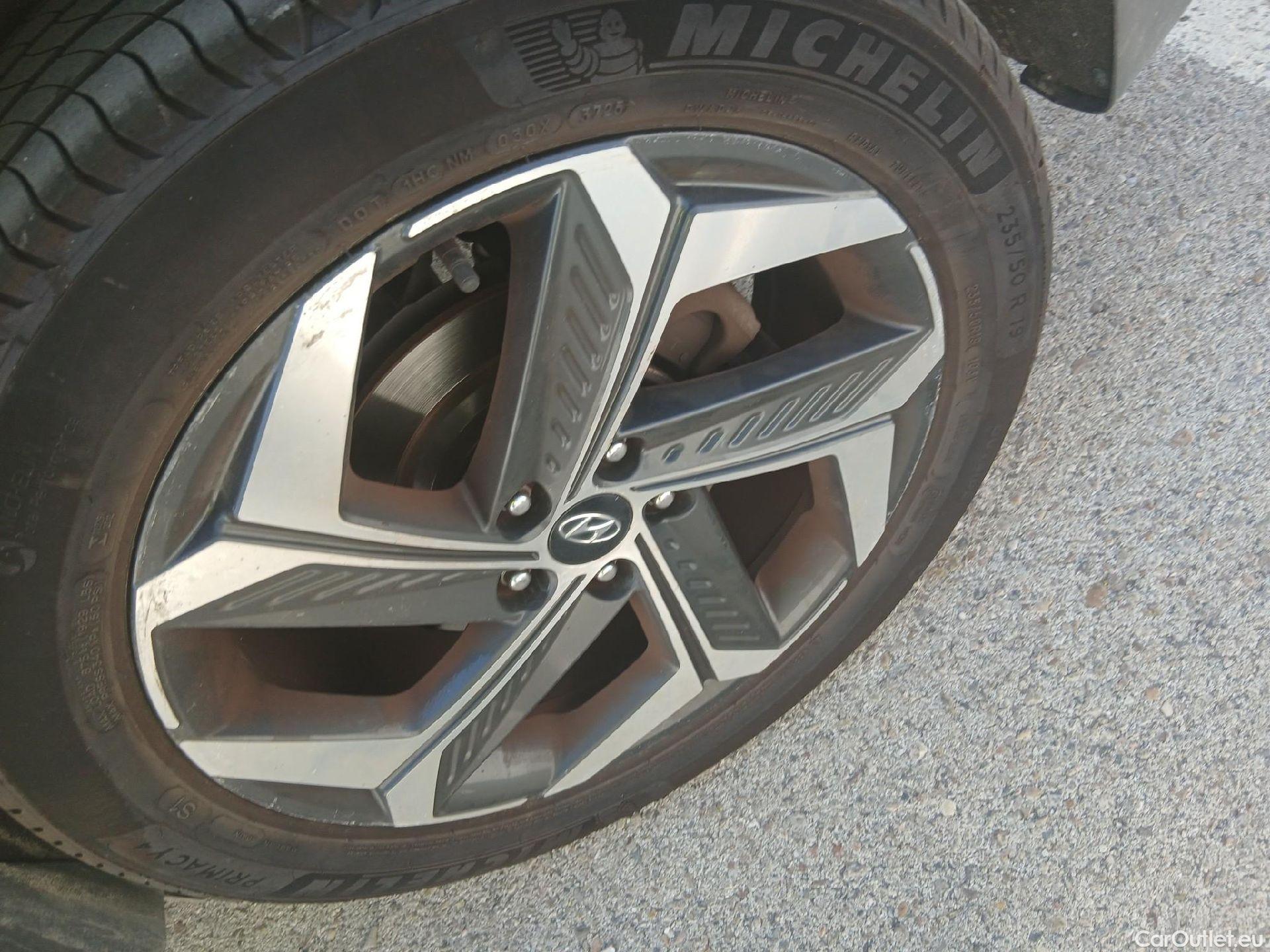  Hyundai  Tucson HYUNDAI  / 2020 / 5P / todoterreno 1.6 TGDI PHEV 195kW Tecno Sky Auto 4x4 #21