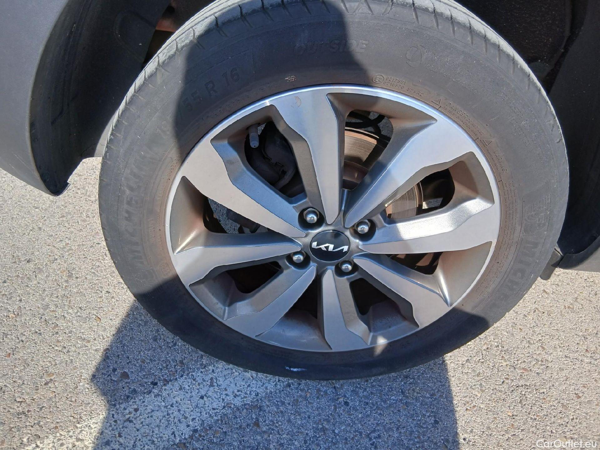  KIA  STONIC KIA  / 2017 / 5P / todoterreno 1.0 T-GDi 74kW (100CV) MHEV iMT Drive #37