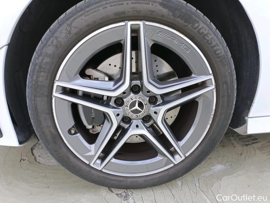  Mercedes  CLA-Klasse MERCEDES-BENZ CLA / 2019 / 5P / familiar CLA 250 e Shooting Brake #3