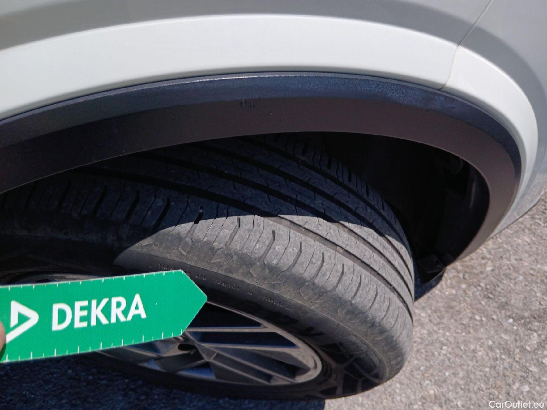  Nissan  Qashqai NISSAN  / 2021 / 5P / todoterreno DIG-T 103kW (140CV) mHEV 4x2 Acenta #46