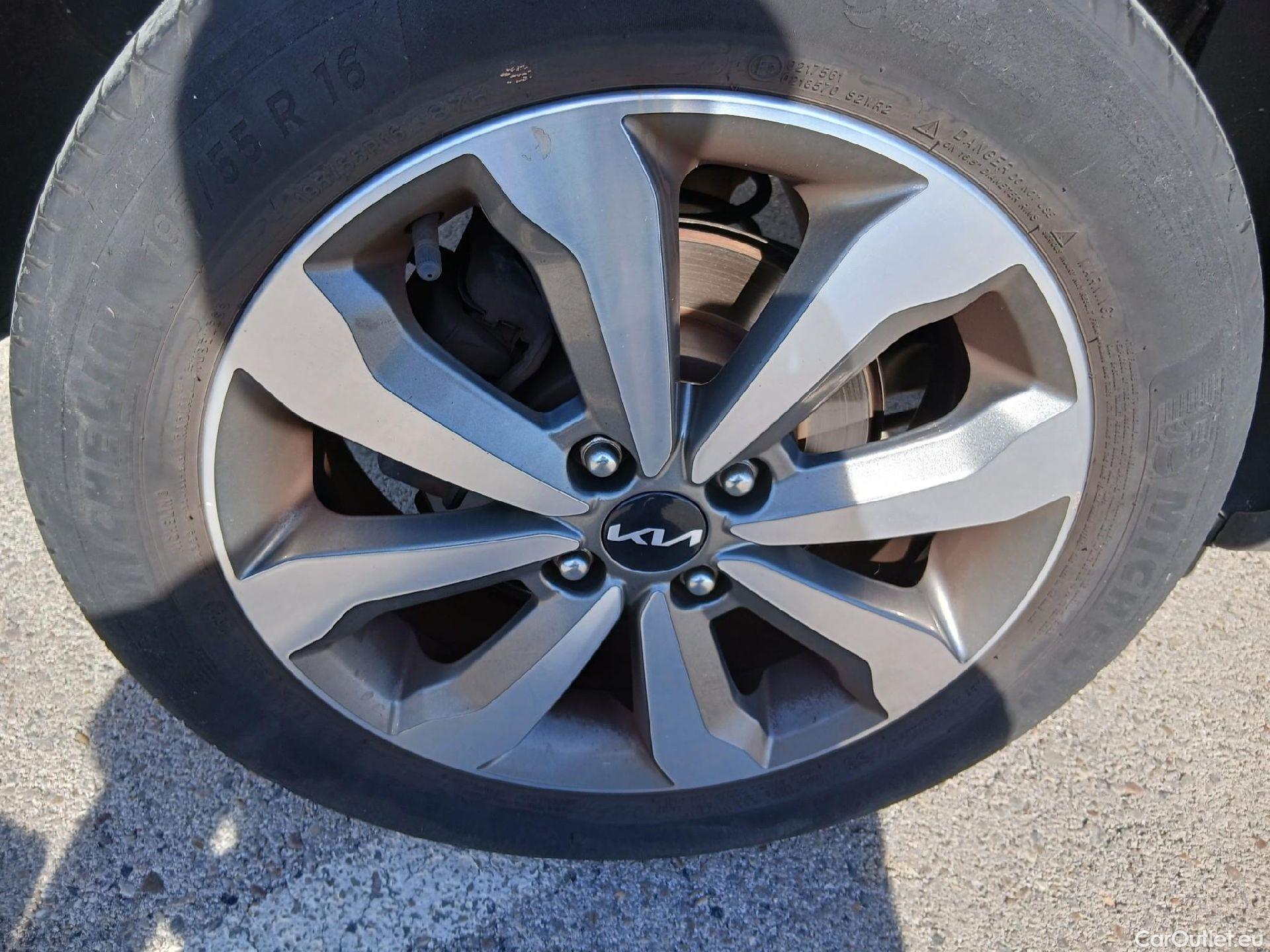  KIA  STONIC KIA  / 2017 / 5P / todoterreno 1.0 T-GDi 74kW (100CV) MHEV iMT Drive #36