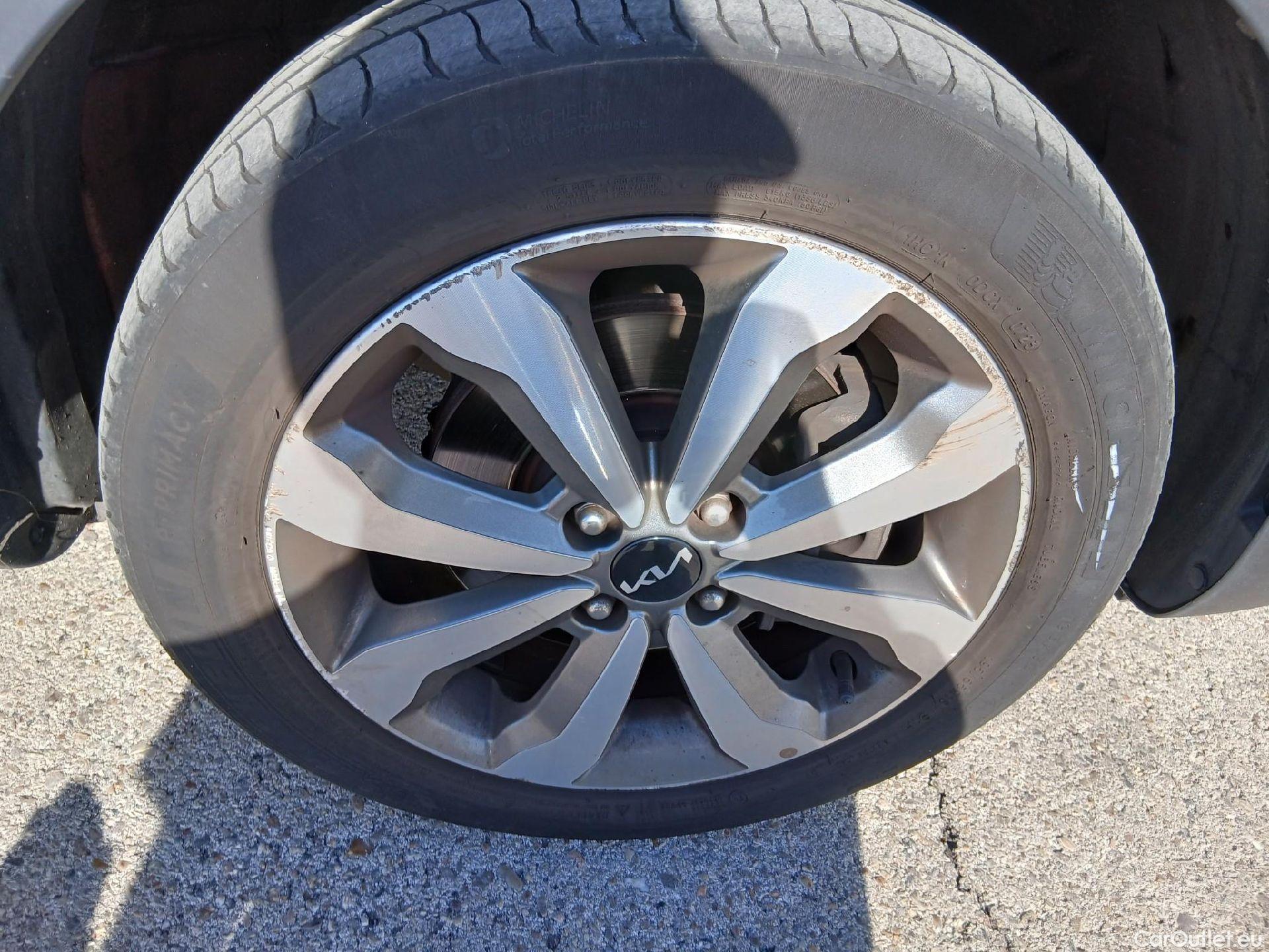  KIA  STONIC KIA  / 2017 / 5P / todoterreno 1.0 T-GDi 74kW (100CV) MHEV iMT Drive #47