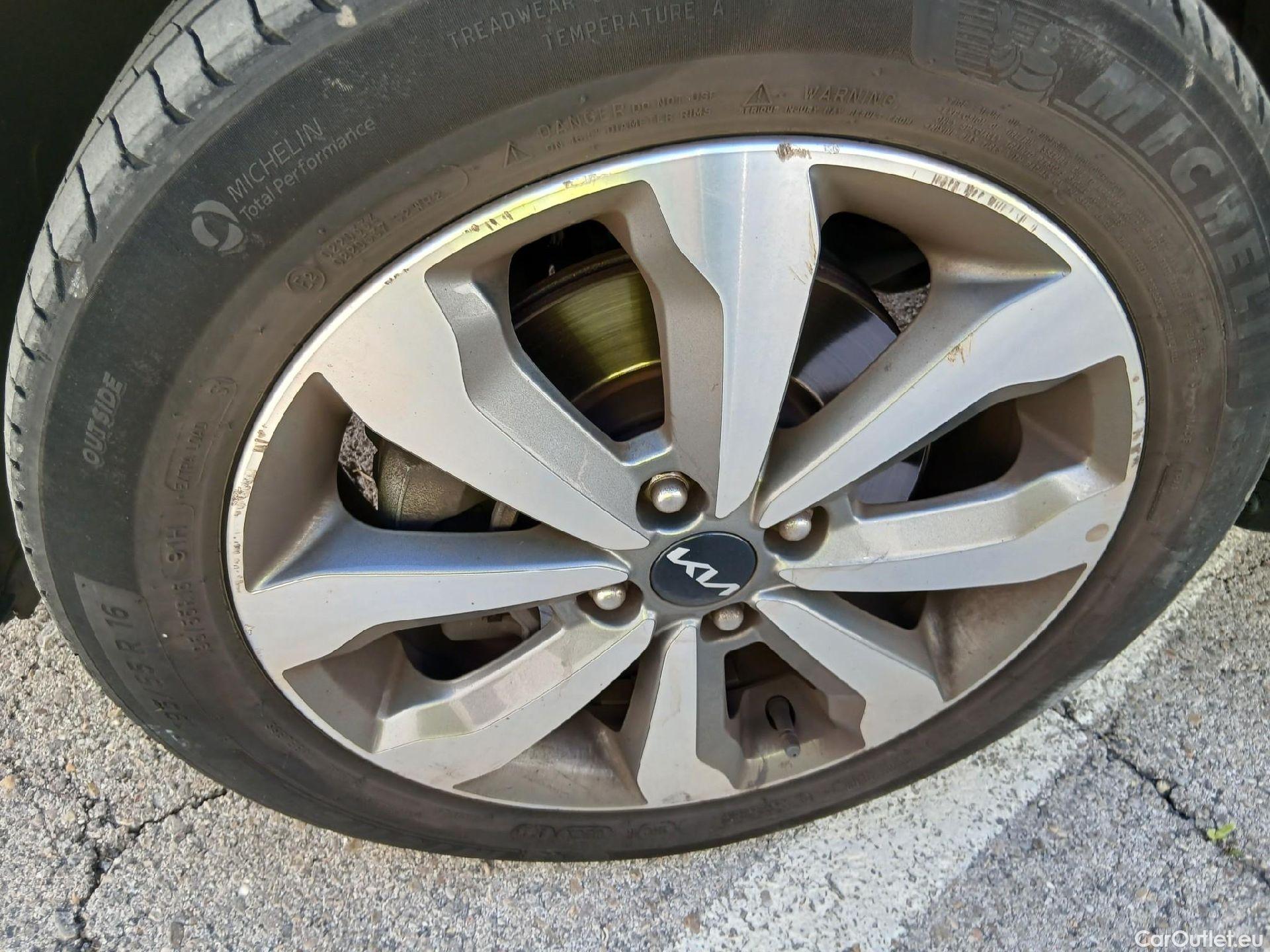  KIA  STONIC KIA  / 2017 / 5P / todoterreno 1.0 T-GDi 74kW (100CV) MHEV iMT Drive #14