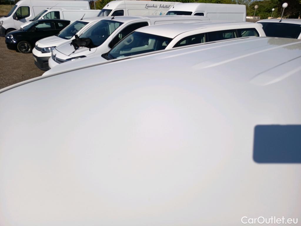  Toyota  Land Cruiser TOYOTA  / 2017 / 5P / todoterreno 2.8 D-4D GX #3