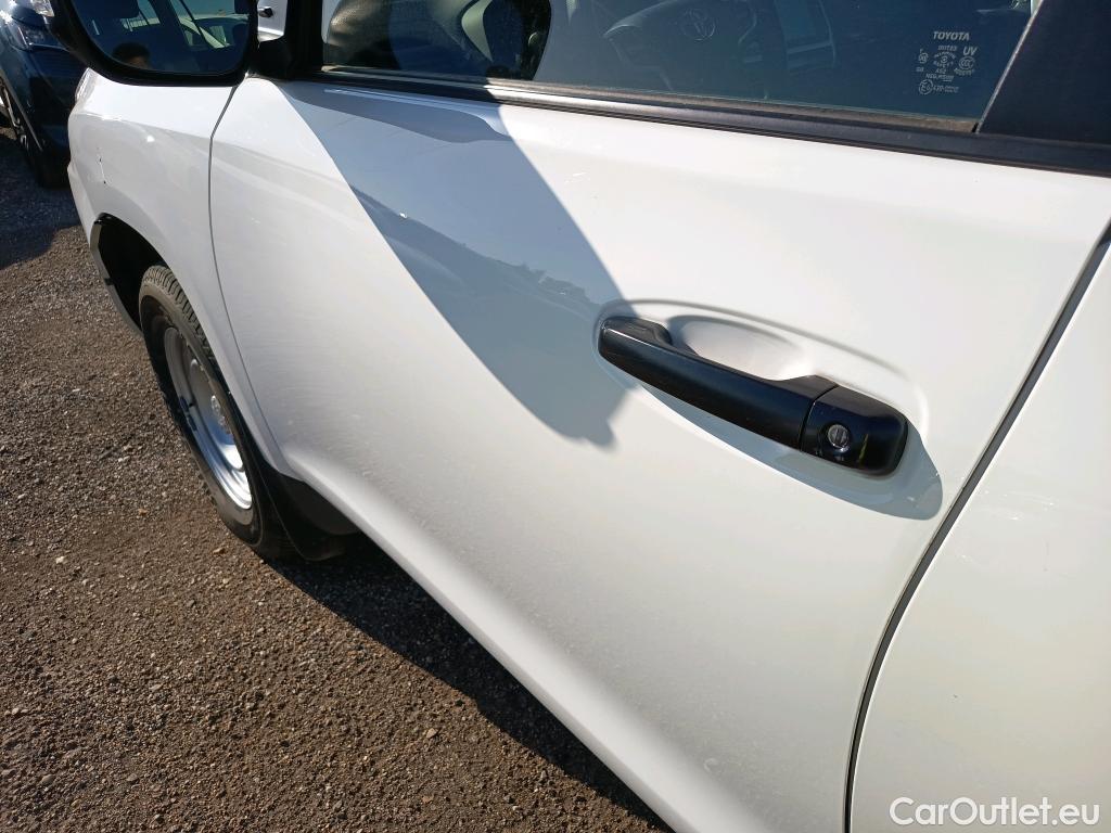  Toyota  Land Cruiser TOYOTA  / 2017 / 5P / todoterreno 2.8 D-4D GX #26