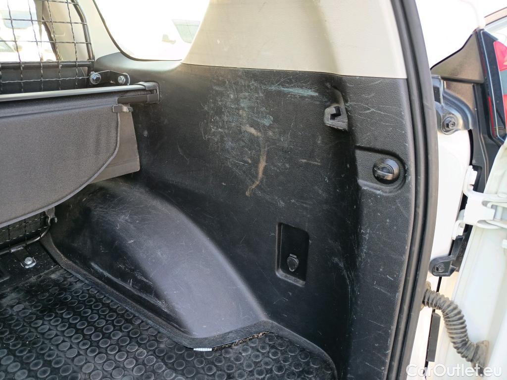  Toyota  Land Cruiser TOYOTA  / 2017 / 5P / todoterreno 2.8 D-4D GX #14