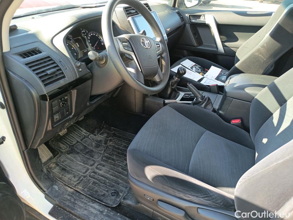  Toyota  Land Cruiser TOYOTA  / 2017 / 5P / todoterreno 2.8 D-4D GX #11