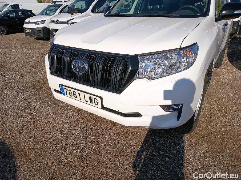  Toyota  Land Cruiser TOYOTA  / 2017 / 5P / todoterreno 2.8 D-4D GX #18
