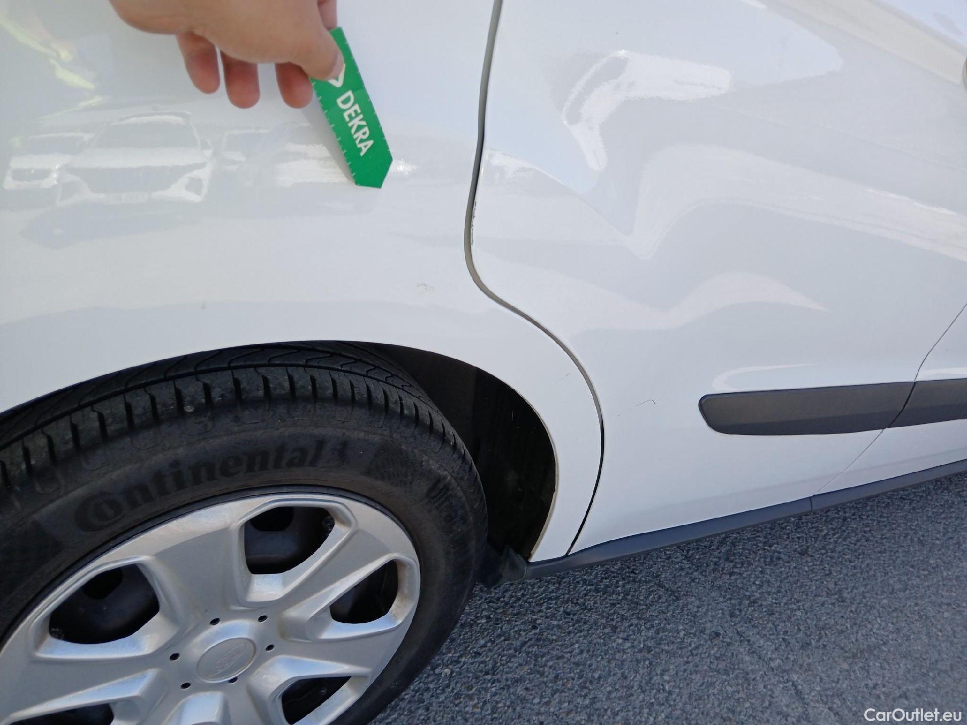  Ford  Transit FORD  Courier/2014/4P/furgón der.turis Van 1.5 TDCi 75kW Trend #40