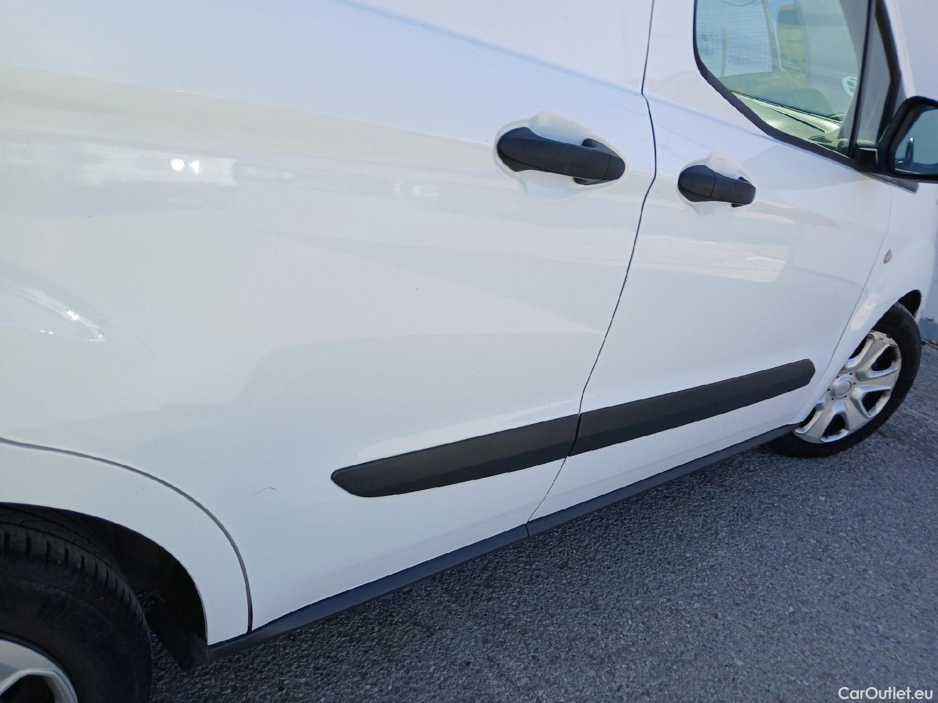  Ford  Transit FORD  Courier/2014/4P/furgón der.turis Van 1.5 TDCi 75kW Trend #42