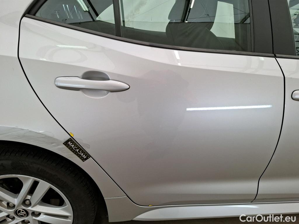  Toyota  Corolla TOYOTA  / 2018 / 5P / Berline Hybride 122h Dynamic Business Supp Lomb #28