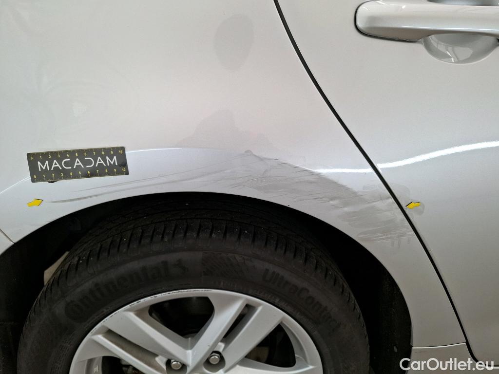  Toyota  Corolla TOYOTA  / 2018 / 5P / Berline Hybride 122h Dynamic Business Supp Lomb #8