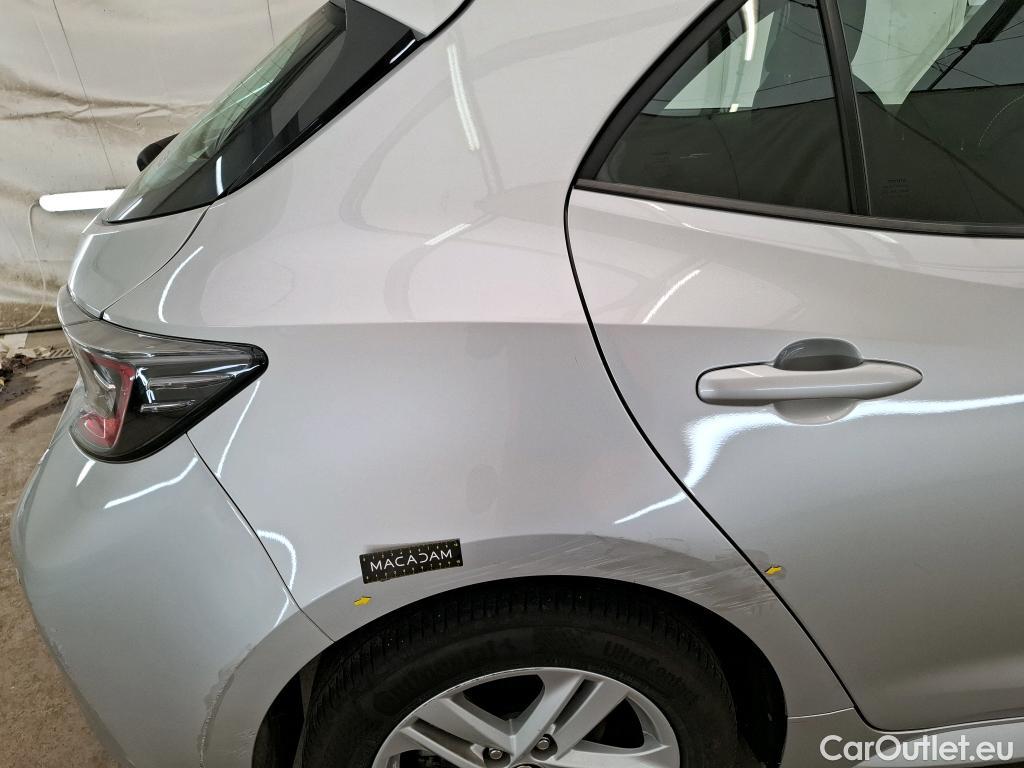  Toyota  Corolla TOYOTA  / 2018 / 5P / Berline Hybride 122h Dynamic Business Supp Lomb #7
