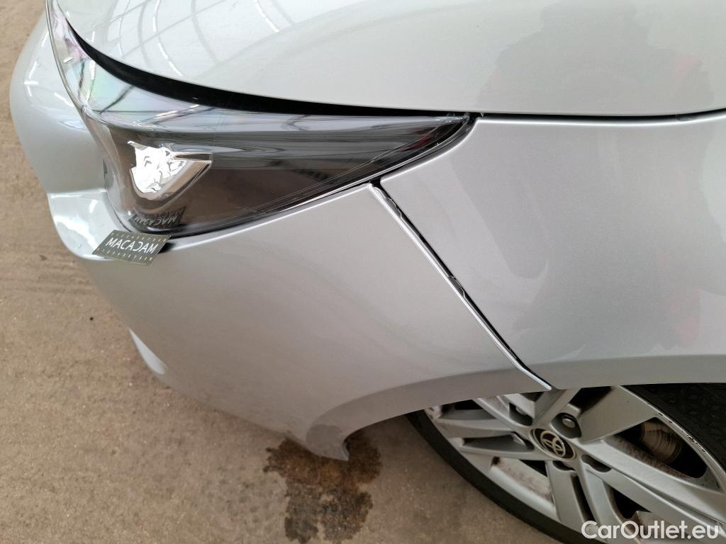  Toyota  Corolla TOYOTA  / 2018 / 5P / Berline Hybride 122h Dynamic Business Supp Lomb #69