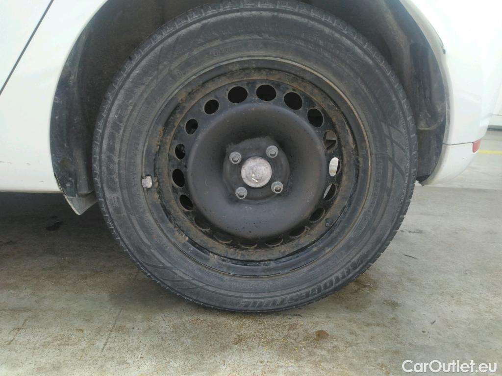  Renault  Clio  IV Air MediaNav 1.5 dCi 75CV BVM5 E6 #15