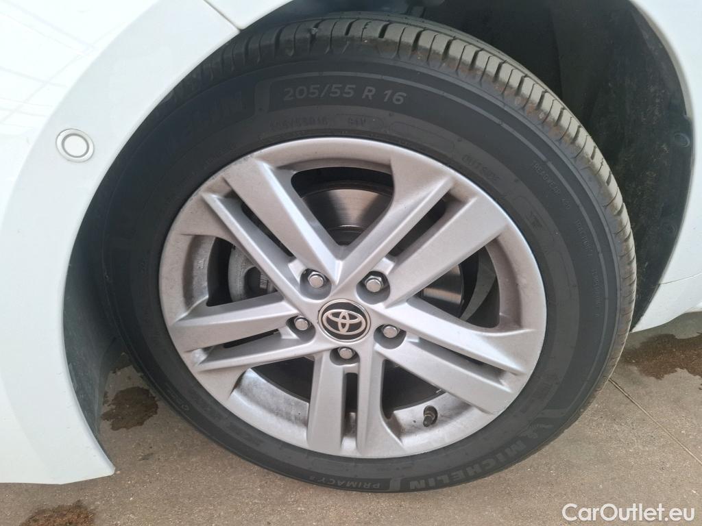  Toyota  Corolla TOYOTA  Touring Sports / 2018 / 5P / Break Hybride 122h Dynamic Business Stage Acad #39