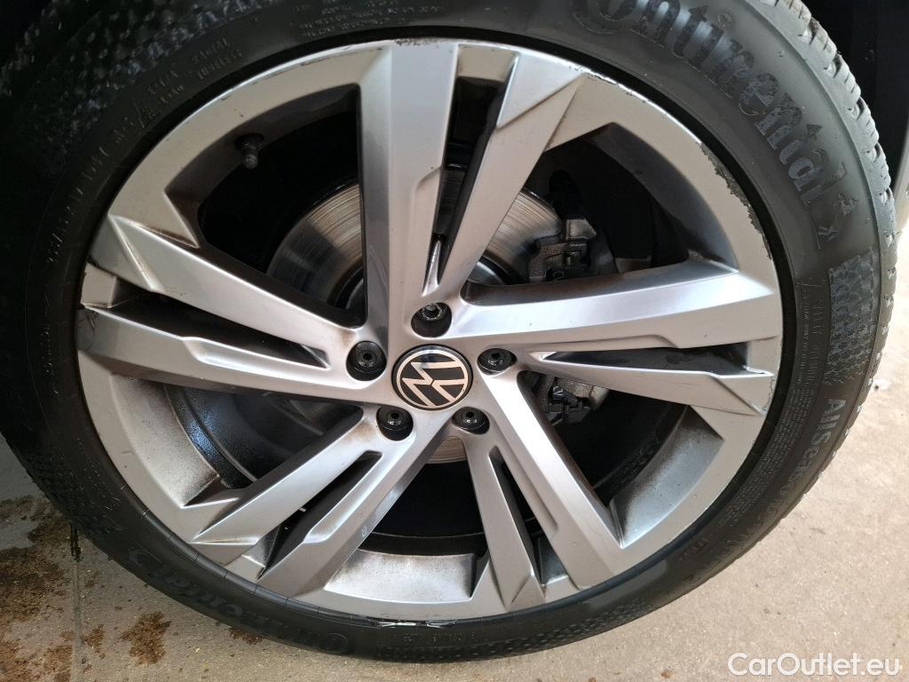  Volkswagen  Tiguan VOLKSWAGEN  / 2020 / 5P / SUV 2.0 TDI 150 DSG7 R-Line Exclusive #26