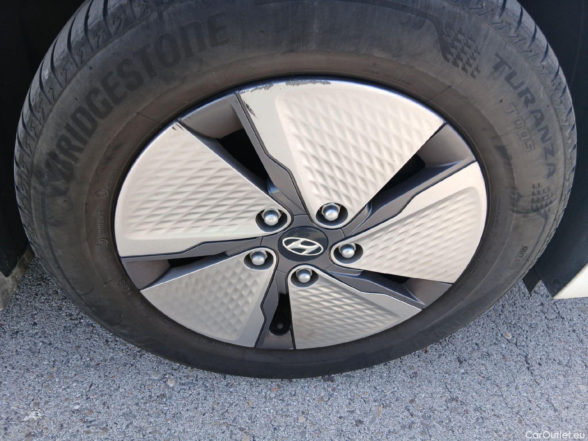  Hyundai   Ioniq HYUNDAI / 2019 / 5P / berlina con portón 1.6 GDI HEV Klass DCT #30