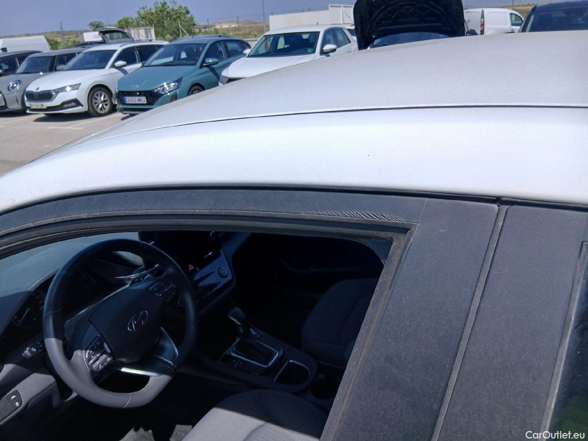  Hyundai   Ioniq HYUNDAI / 2019 / 5P / berlina con portón 1.6 GDI HEV Klass DCT #13