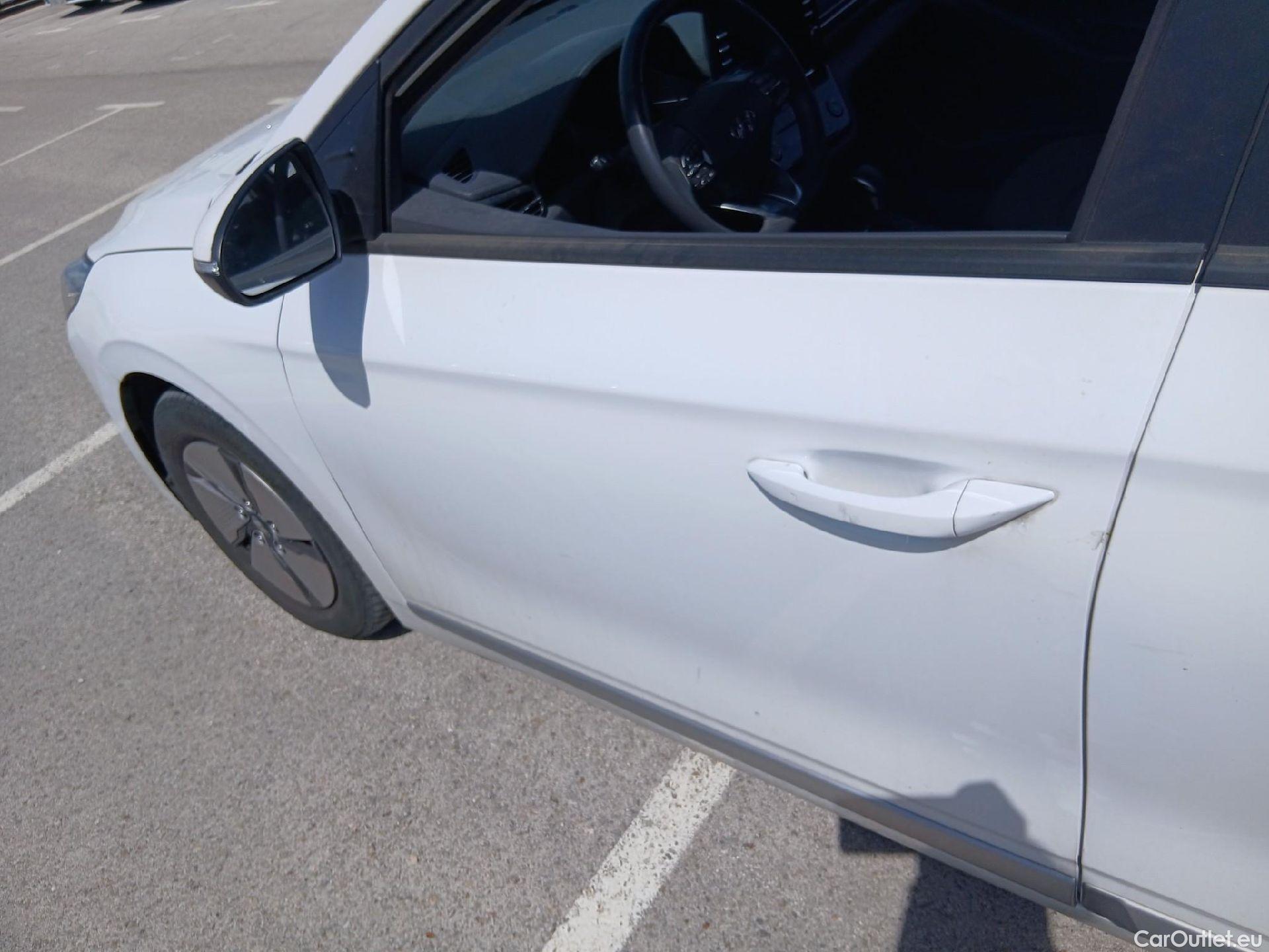  Hyundai   Ioniq HYUNDAI / 2019 / 5P / berlina con portón 1.6 GDI HEV Klass DCT #11