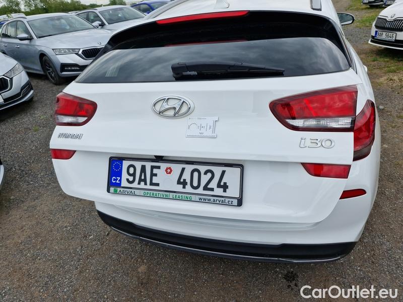  Hyundai  i30   cw (PD)(2017->)  kom.1.5TGDI FamilySmart AT #31