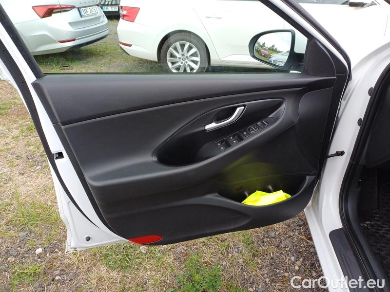  Hyundai  i30  (PD)(01.2017  ->)  kom.1.5TGDI FamilySmart AT #5