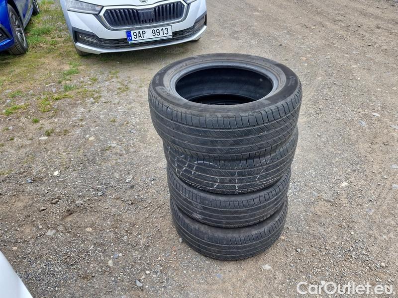  Hyundai  i30   cw (PD)(2017->)  kom.1.5TGDI FamilySmart AT #32