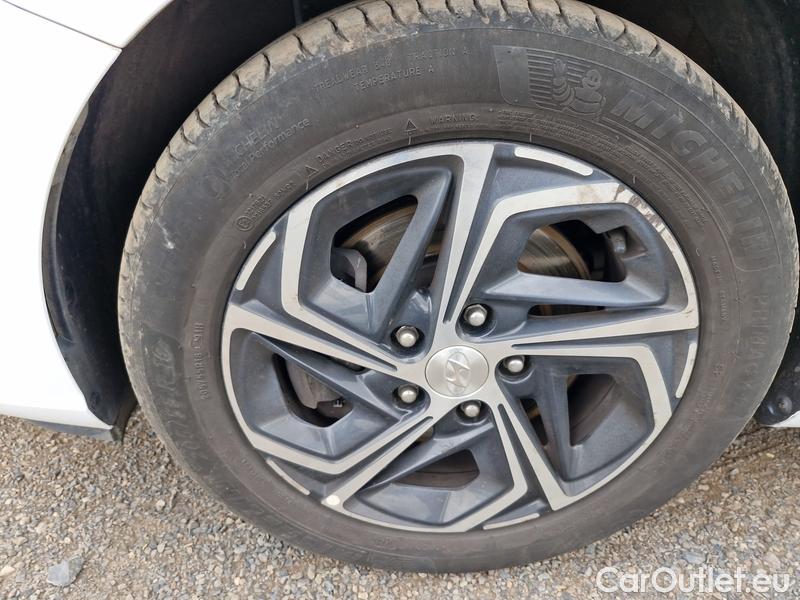  Hyundai  i30   cw (PD)(2017->)  kom.1.5TGDI FamilySmart AT #4