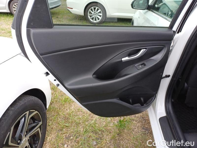  Hyundai  i30  (PD)(01.2017  ->)  kom.1.5TGDI FamilySmart AT #7