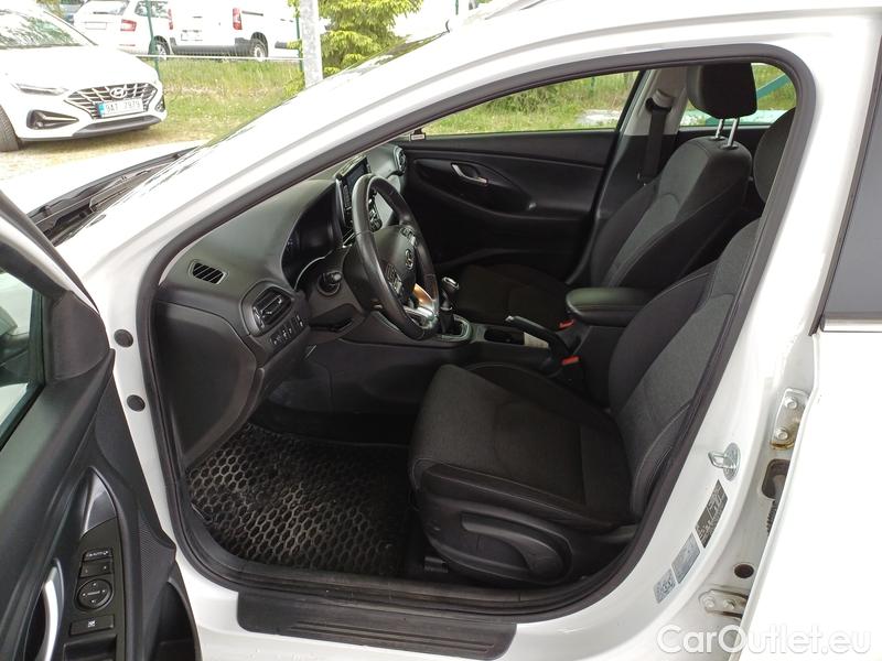  Hyundai  i30  (PD)(01.2017  ->)  kom.1.0TGDI 120 Smart #15