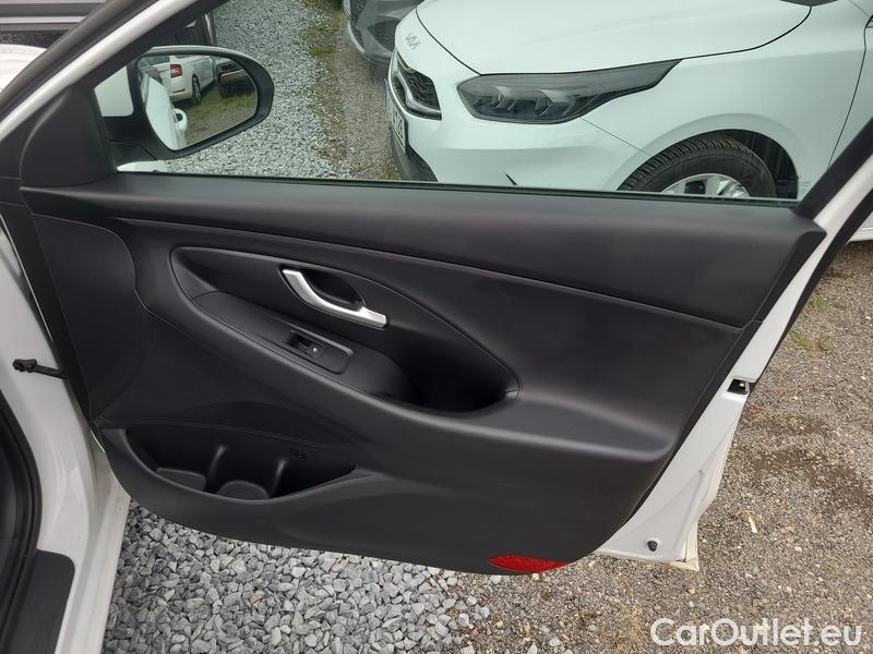  Hyundai  i30   cw (PD)(2017->)  kom.1.5T-GDI Family Smart #15