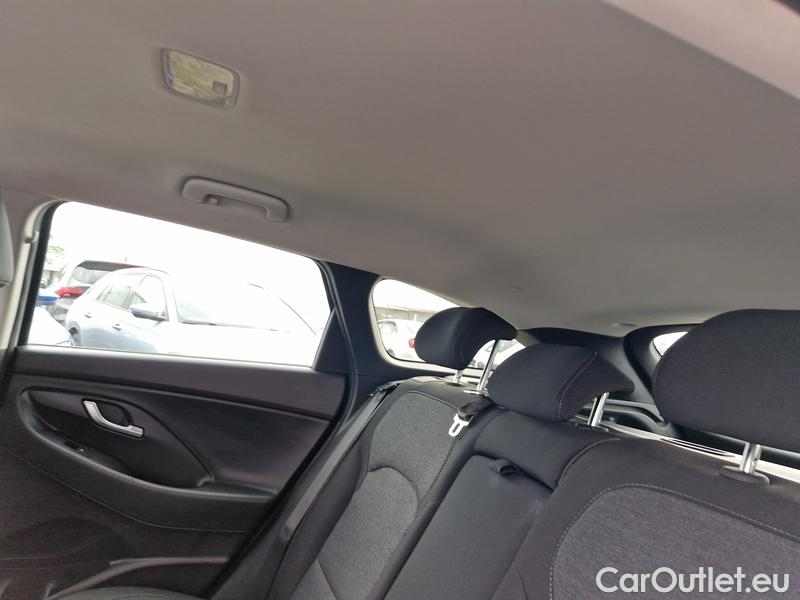  Hyundai  i30   cw (PD)(2017->)  kom.1.5TGDI FamilySmart AT #30
