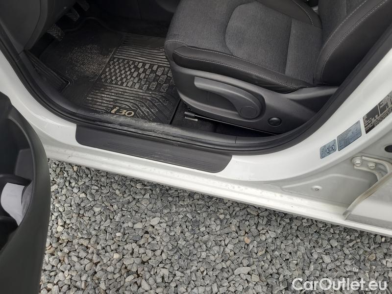  Hyundai  i30   cw (PD)(2017->)  kom.1.5T-GDI Family Smart #23