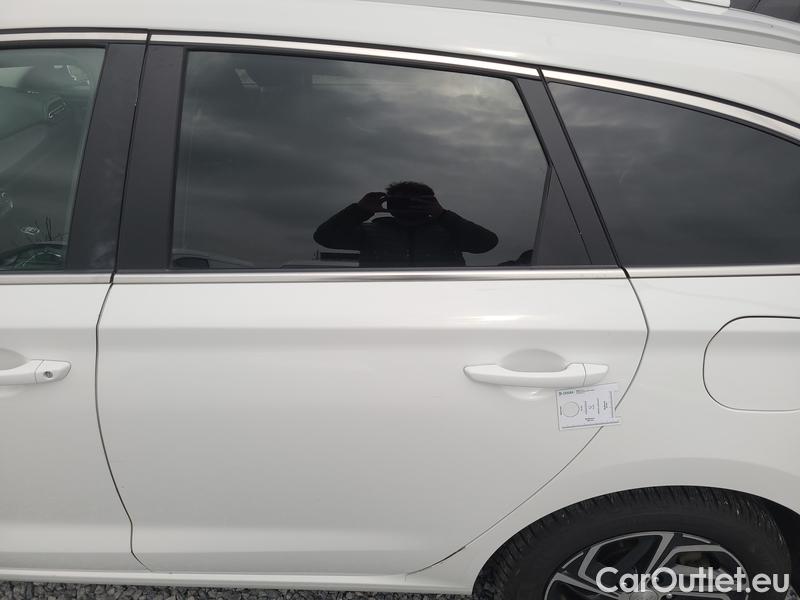  Hyundai  i30   cw (PD)(2017->)  kom.1.5T-GDI Family Smart #6