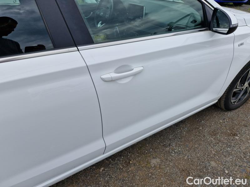  Hyundai  i30   cw (PD)(2017->)  kom.1.5TGDI FamilySmart AT #35