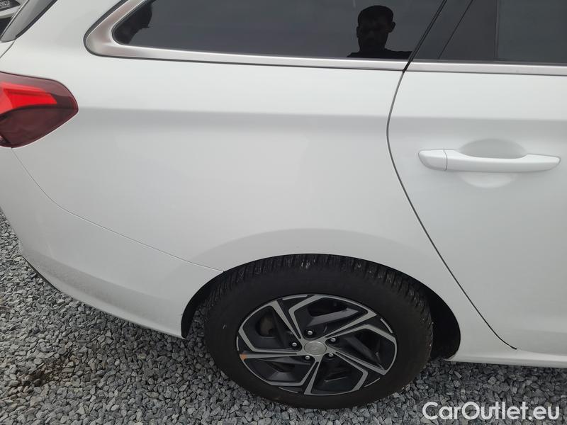  Hyundai  i30   cw (PD)(2017->)  kom.1.5T-GDI Family Smart #35