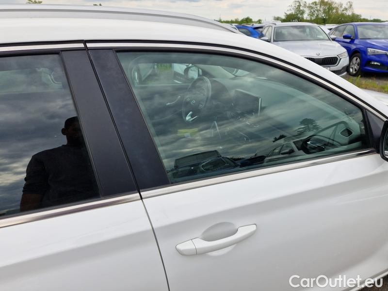  Hyundai  i30   cw (PD)(2017->)  kom.1.5TGDI FamilySmart AT #36