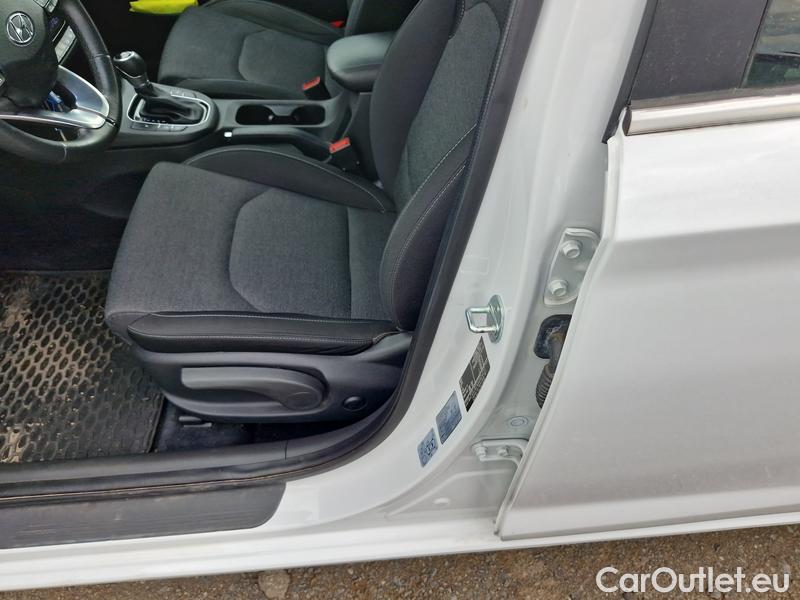  Hyundai  i30   cw (PD)(2017->)  kom.1.5TGDI FamilySmart AT #26