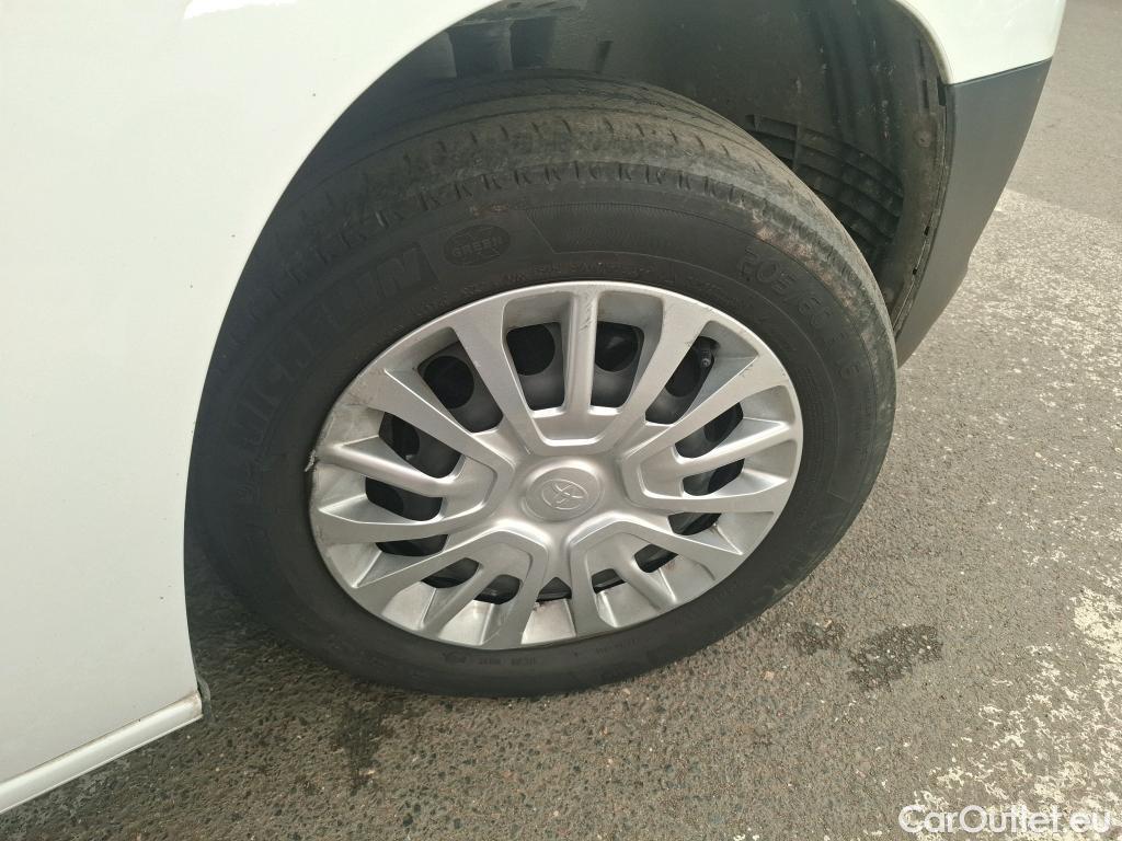  Toyota  Proace TOYOTA  City / 2019 / 4P / Fourgonnette 1.5 Medium 100 D-4D Business #4