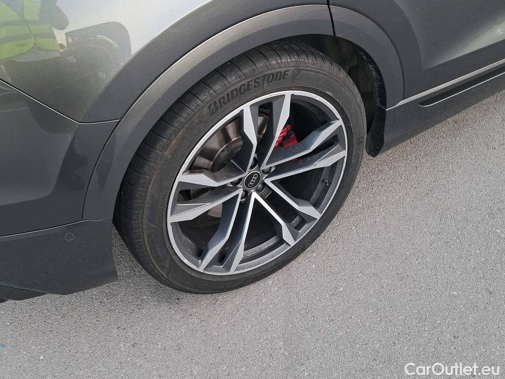  Audi  Q8 AUDI  / 2018 / 5P / todoterreno S TFSI 373kW Black Limited quattro tip #15