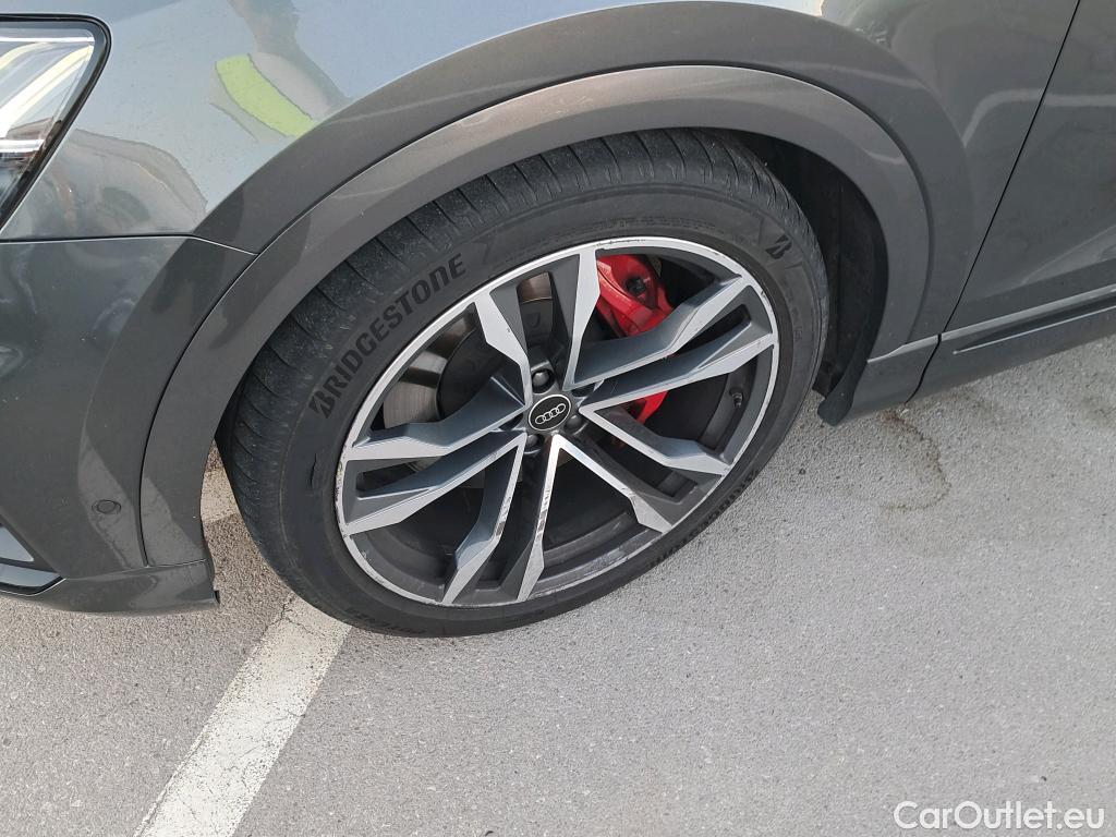  Audi  Q8 AUDI  / 2018 / 5P / todoterreno S TFSI 373kW Black Limited quattro tip #3