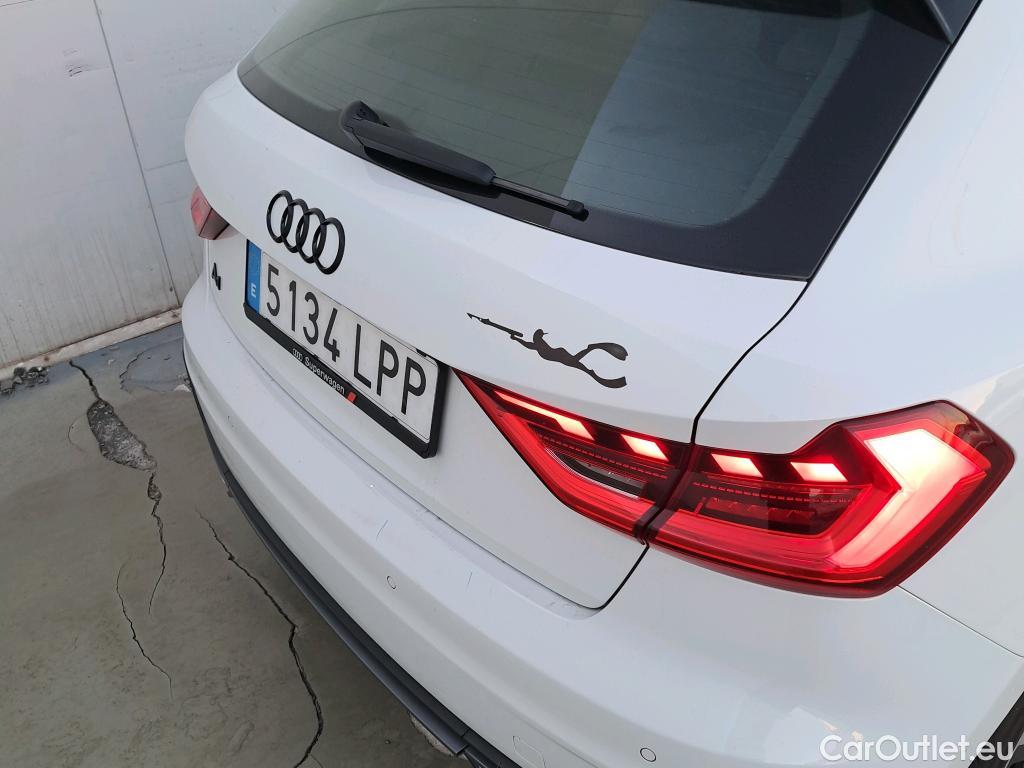  Audi  A1 Sportback AUDI A1 / 2018 / 5P / berlina con portón Sportback Adrenalin 30 TFSI 81kW S tron(SP) #23