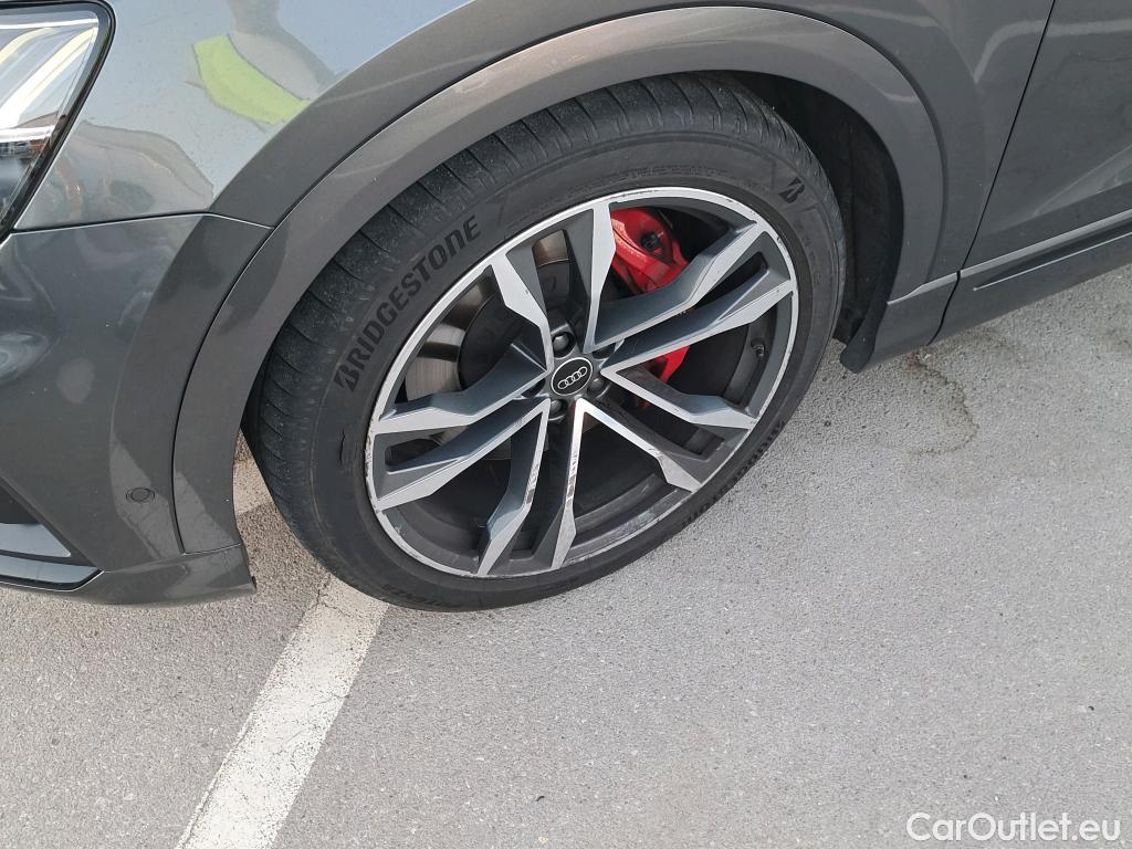  Audi  Q8 AUDI  / 2018 / 5P / todoterreno S TFSI 373kW Black Limited quattro tip #11