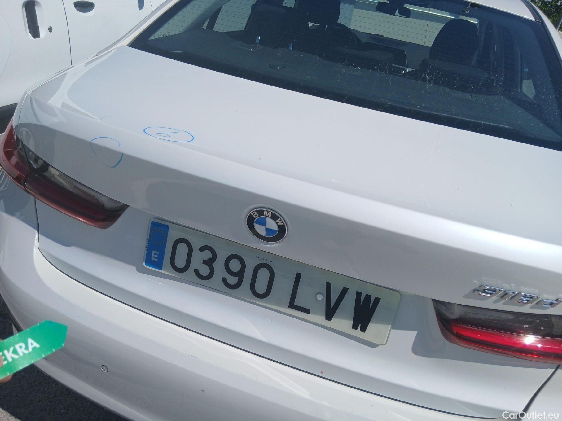  Bmw  Serie 3 BMW  / 2018 / 4P / sedán 318d Auto. #16