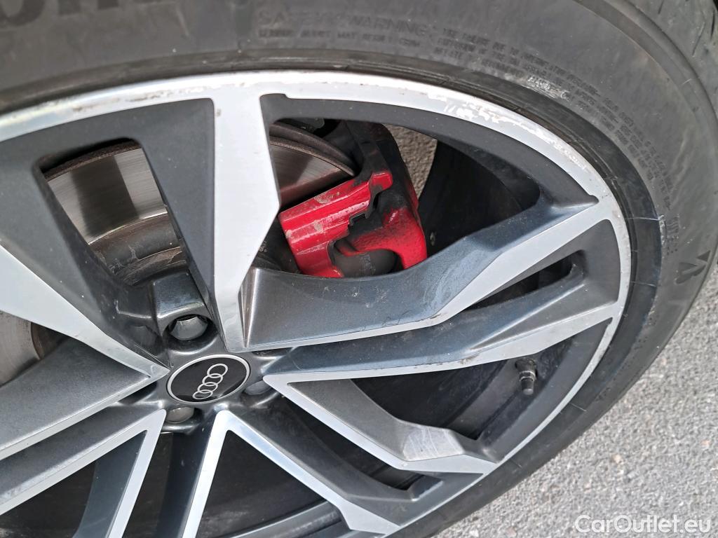  Audi  Q8 AUDI  / 2018 / 5P / todoterreno S TFSI 373kW Black Limited quattro tip #16