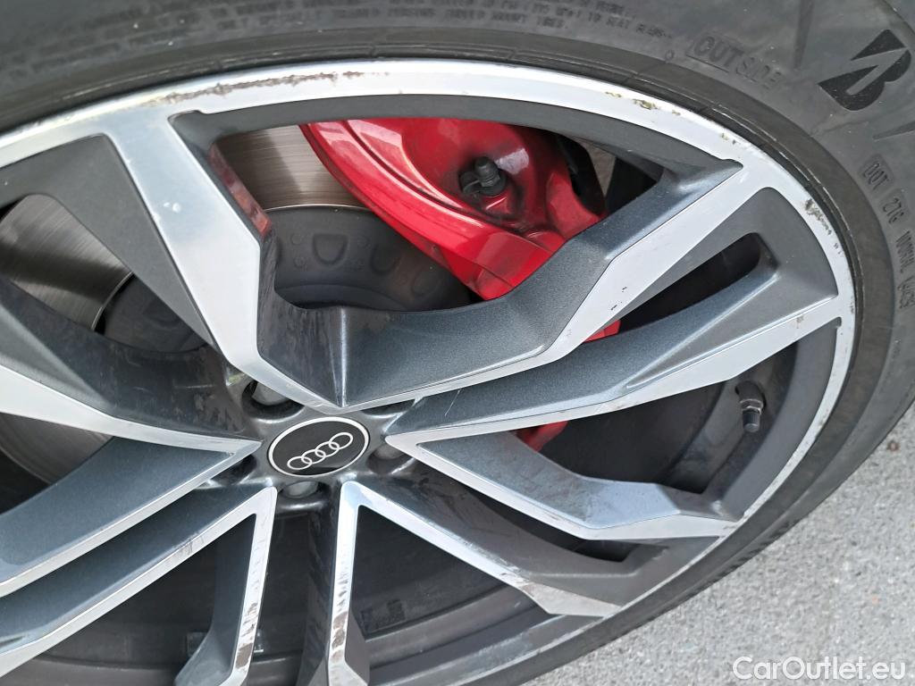  Audi  Q8 AUDI  / 2018 / 5P / todoterreno S TFSI 373kW Black Limited quattro tip #12
